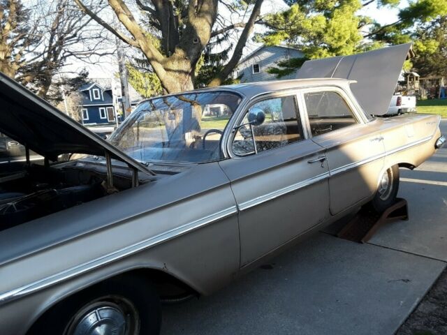 1961 Gold Chevrolet Bel Air/150/210 Sedan