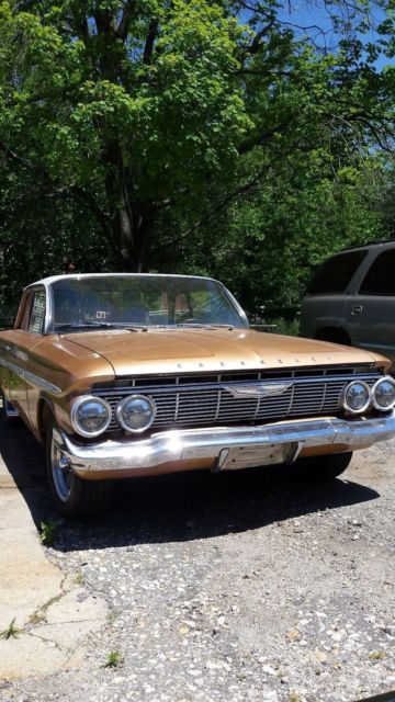 1961 Gold Chevrolet Bel Air/150/210 Coupe