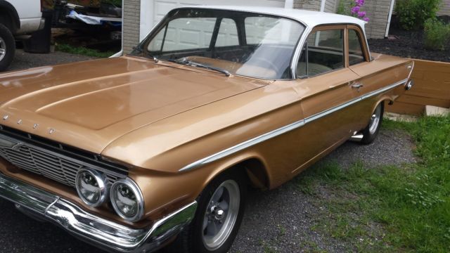 1961 Gold Chevrolet Bel Air/150/210 Coupe