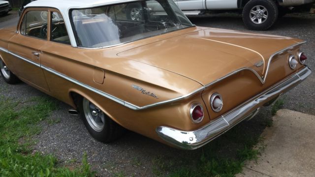 1961 Gold Chevrolet Bel Air/150/210 Coupe