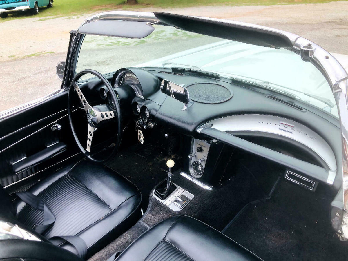 1961 White Chevrolet Corvette --