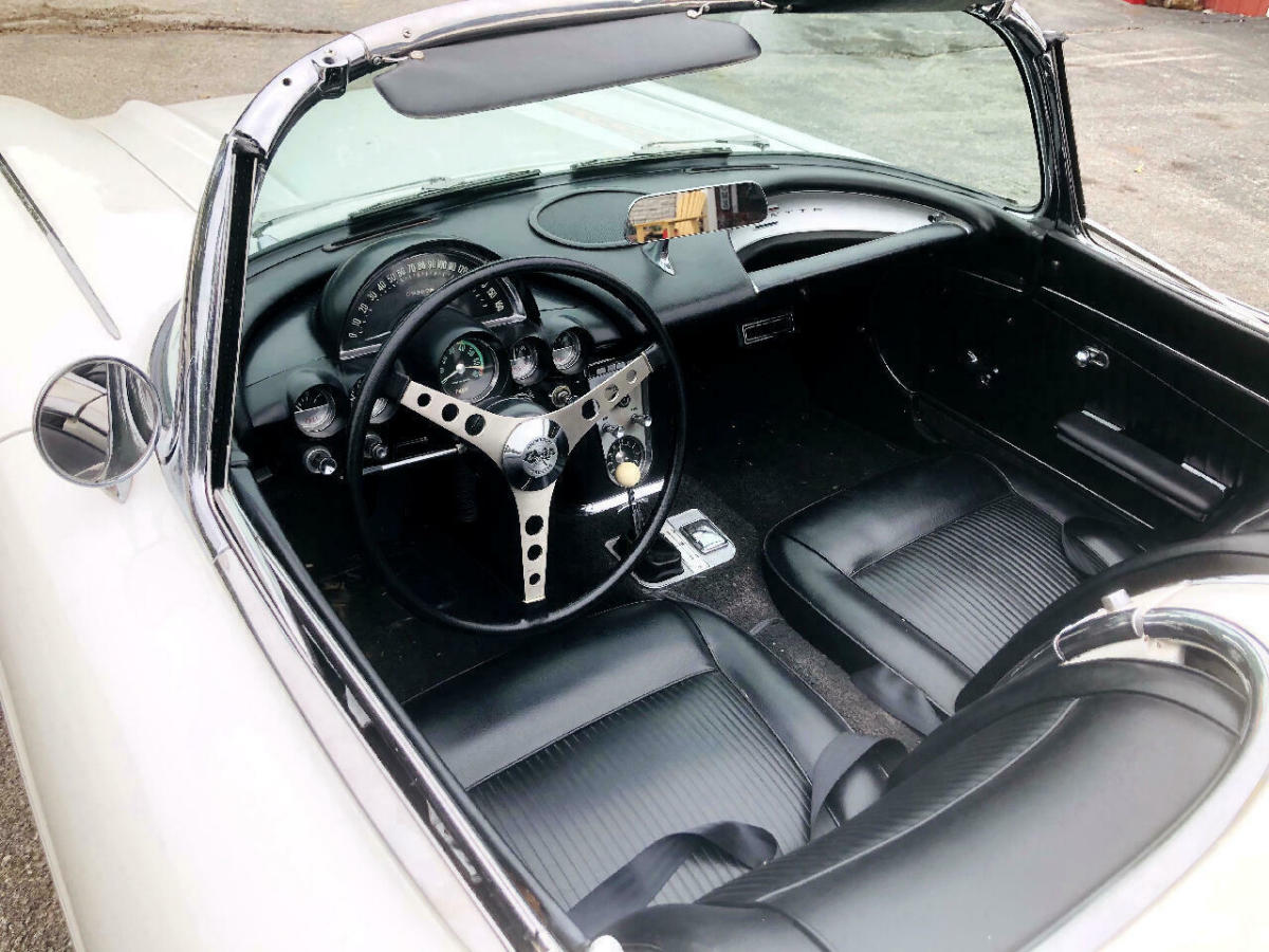 1961 White Chevrolet Corvette --