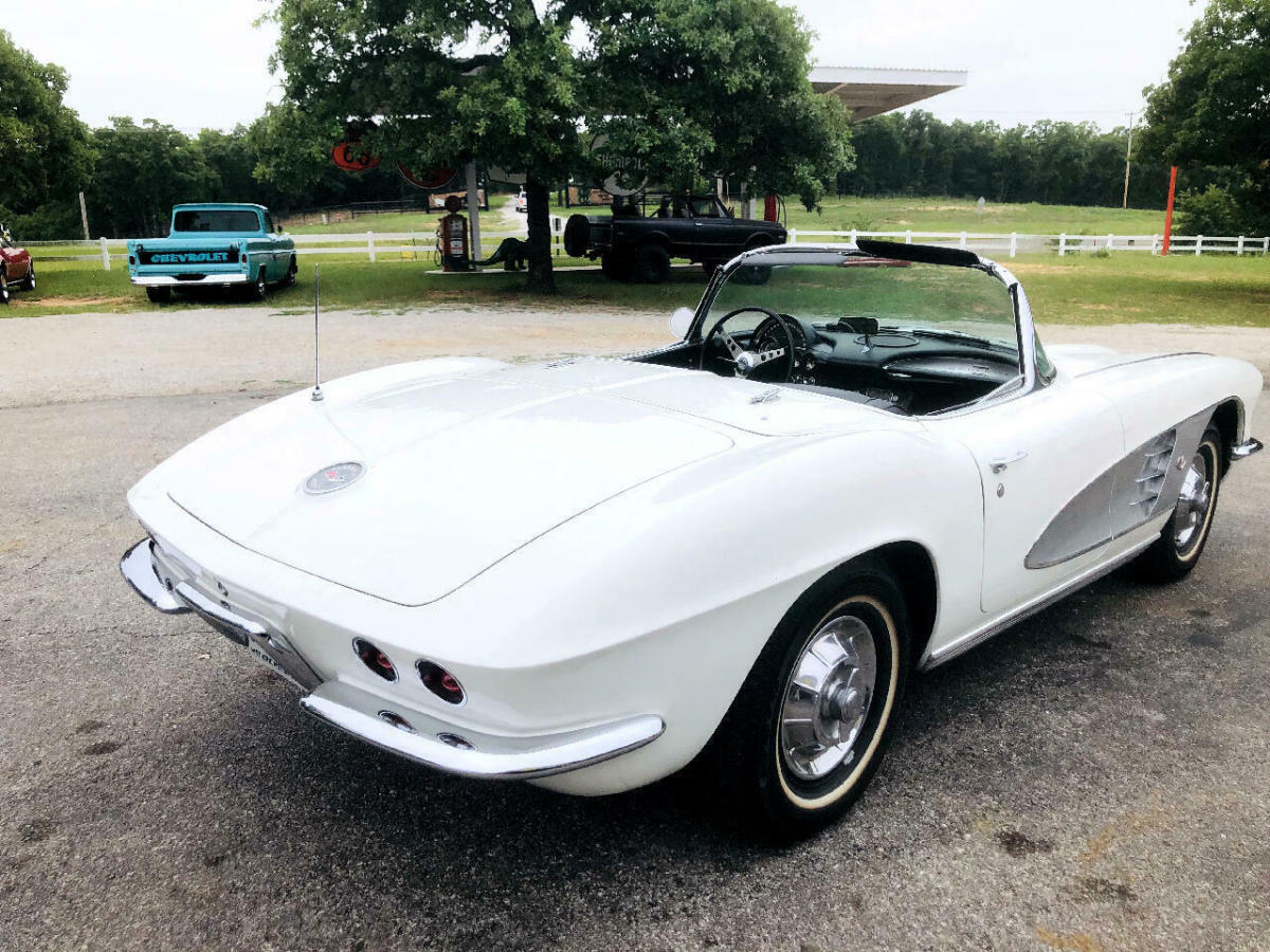 1961 White Chevrolet Corvette --