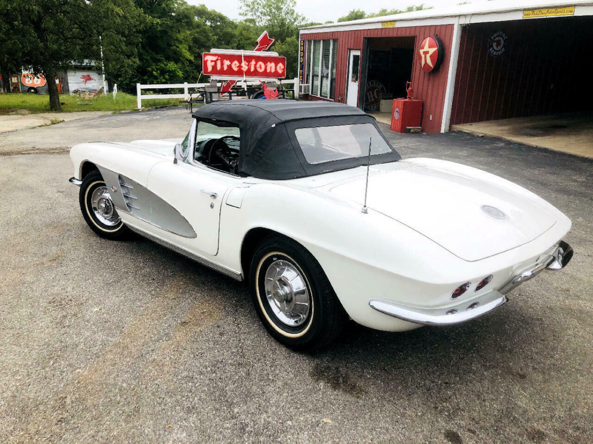 1961 White Chevrolet Corvette --