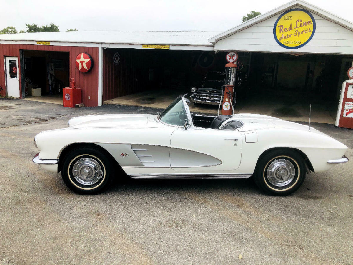 1961 White Chevrolet Corvette --