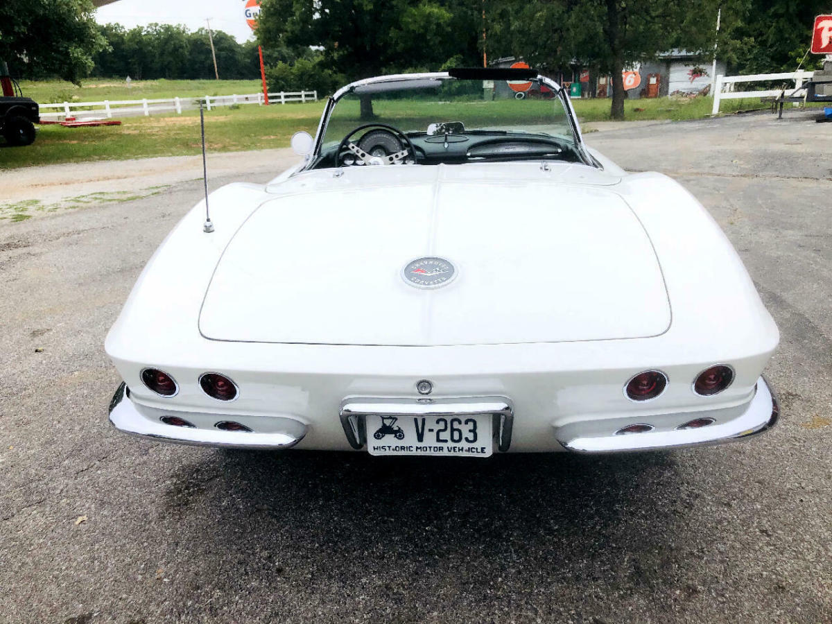 1961 White Chevrolet Corvette --