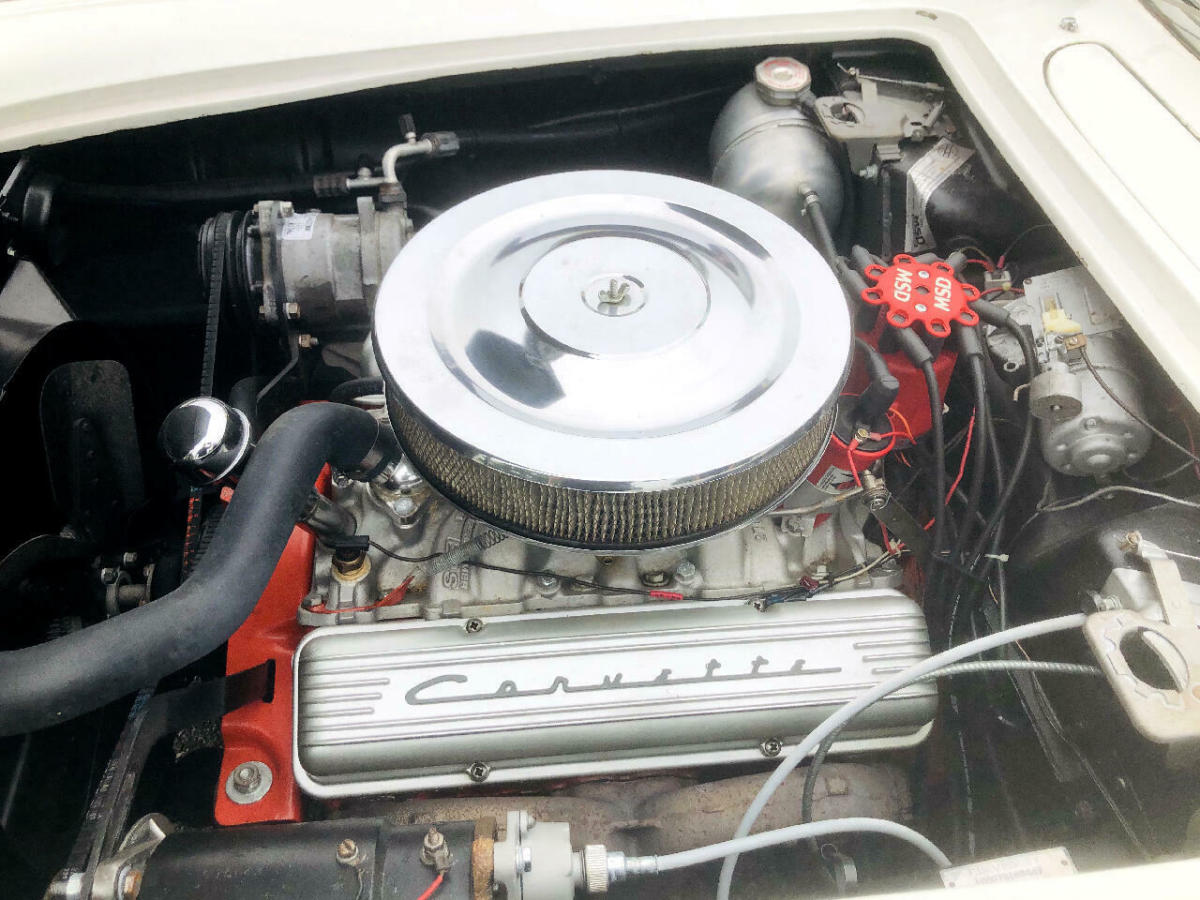 1961 White Chevrolet Corvette --