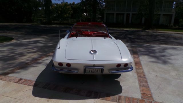 1961 White Chevrolet Corvette Convertible