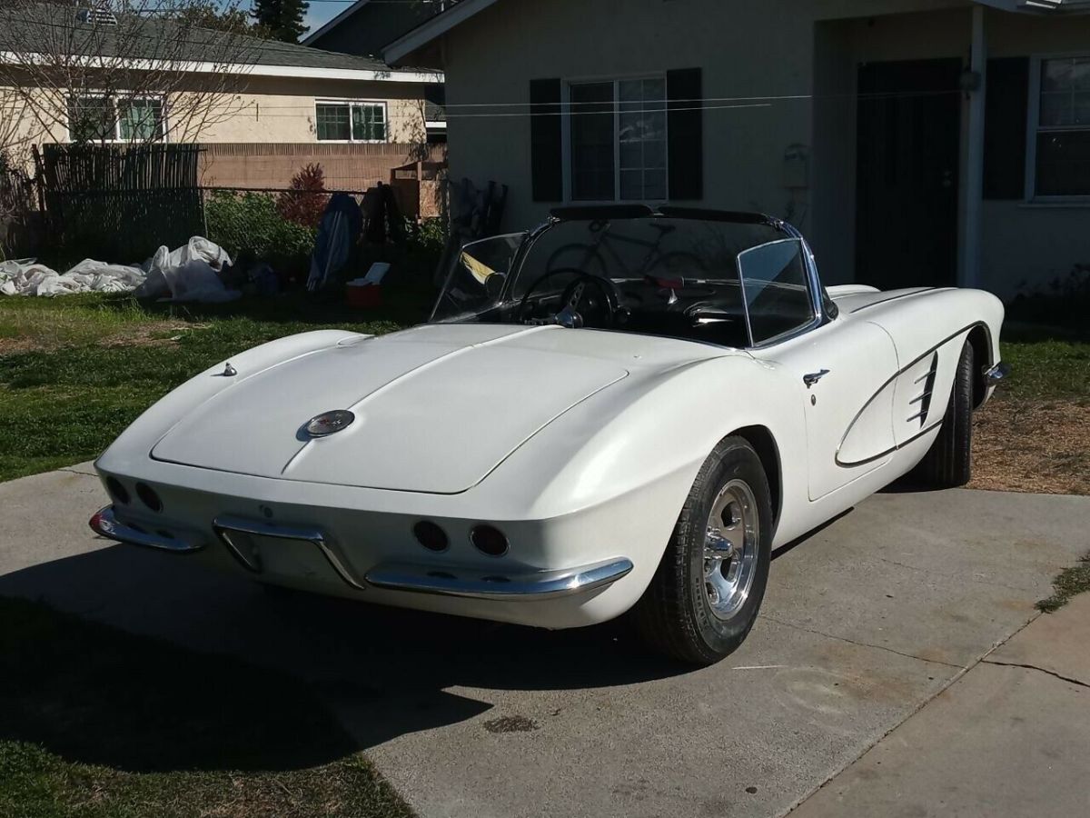 1961 White Chevrolet Corvette