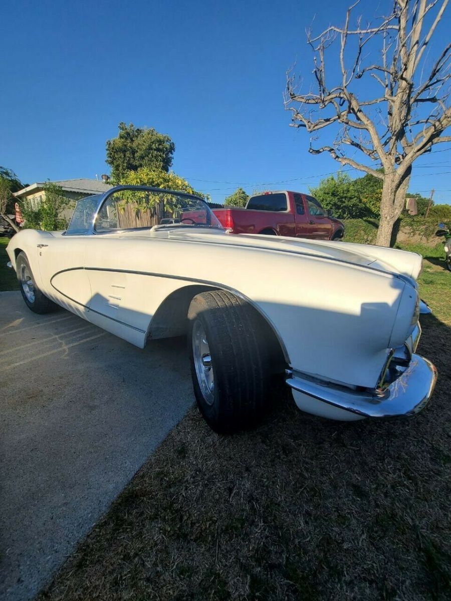 1961 White Chevrolet Corvette