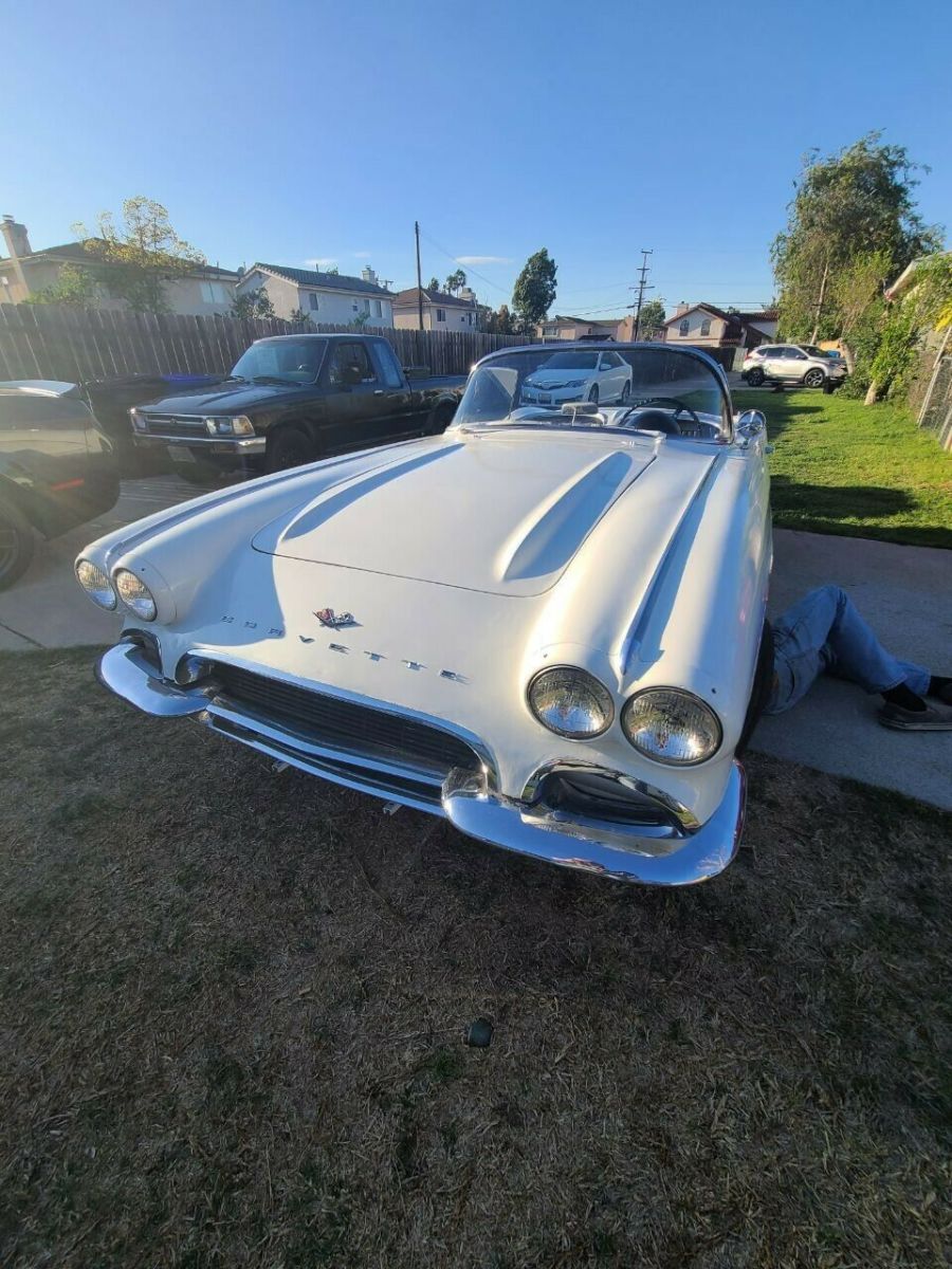 1961 White Chevrolet Corvette
