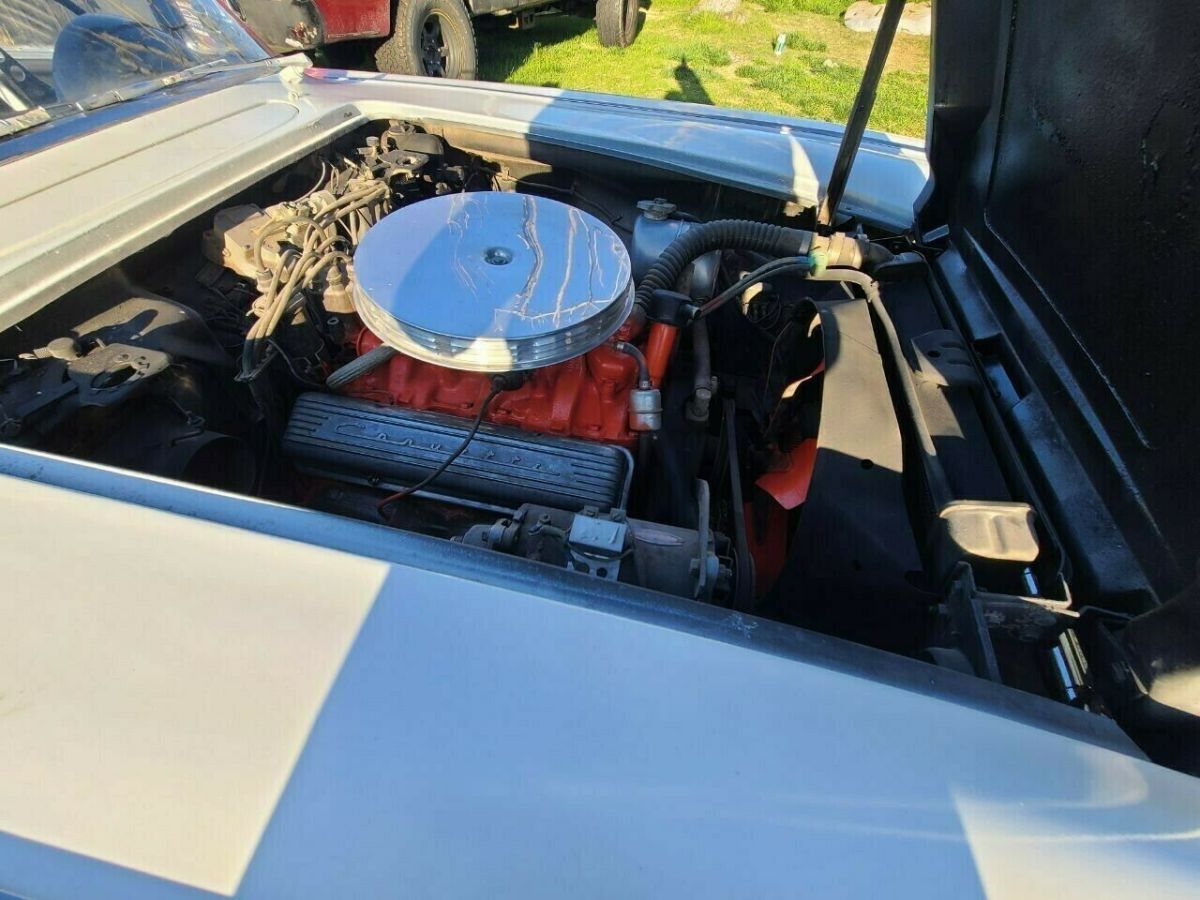 1961 White Chevrolet Corvette