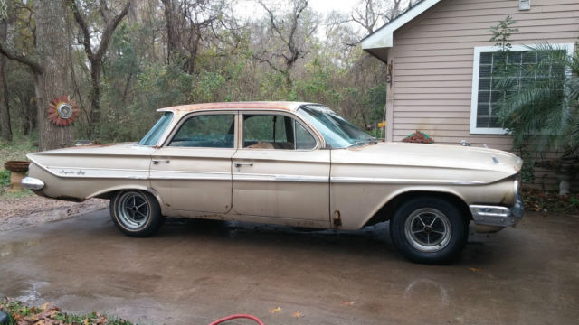 1961 Gold Chevrolet Impala Sedan