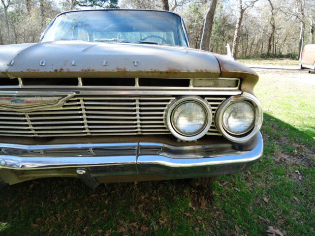 1961 Gold Chevrolet Impala Sedan