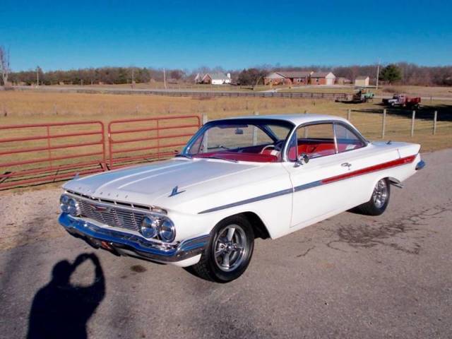 1961 White Chevrolet Impala Coupe