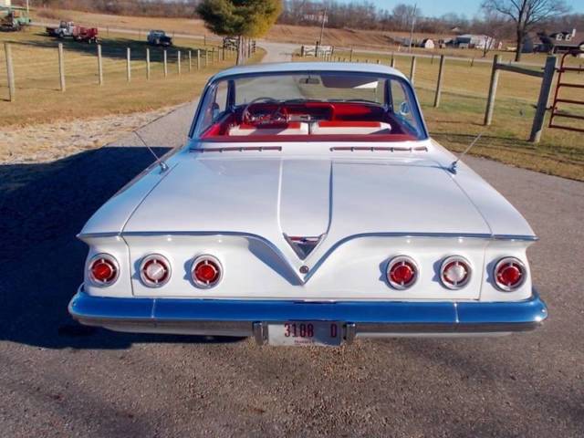 1961 White Chevrolet Impala Coupe