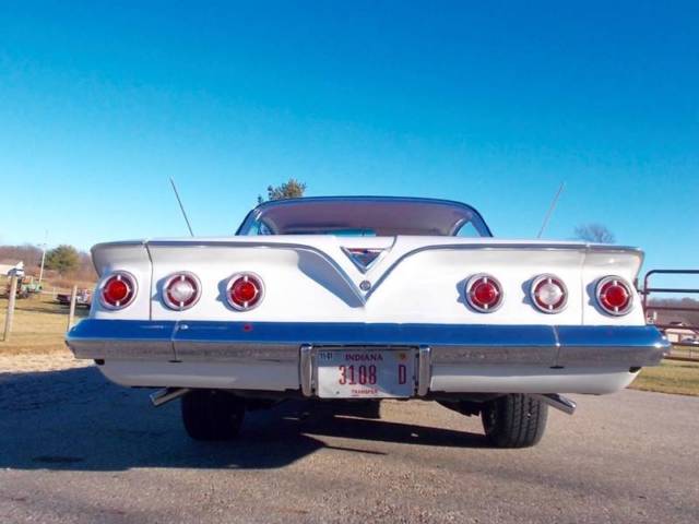 1961 White Chevrolet Impala Coupe