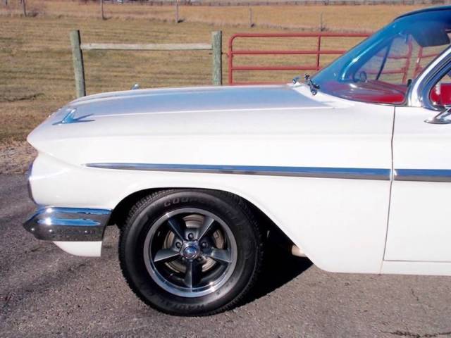 1961 White Chevrolet Impala Coupe