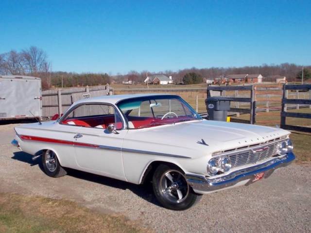 1961 White Chevrolet Impala Coupe