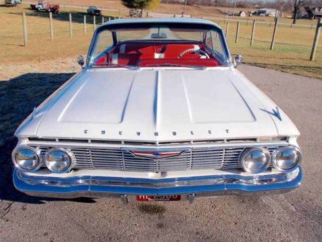1961 White Chevrolet Impala Coupe