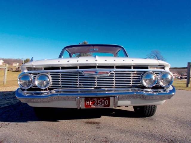 1961 White Chevrolet Impala Coupe
