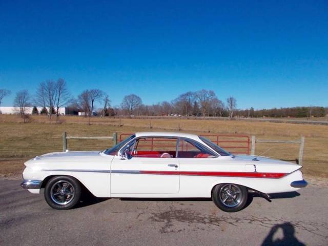 1961 White Chevrolet Impala Coupe