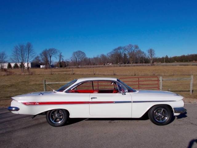 1961 White Chevrolet Impala Coupe