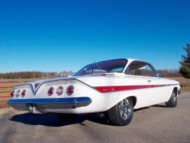 1961 White Chevrolet Impala Coupe