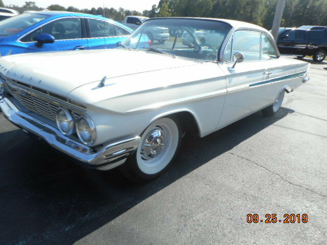 1961 White Chevrolet Impala Coupe