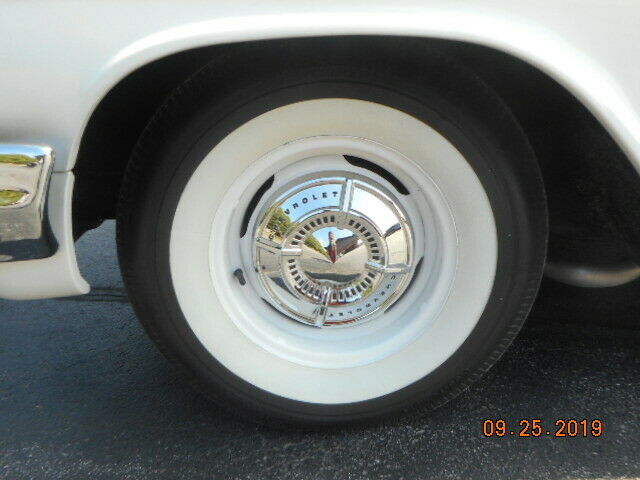 1961 White Chevrolet Impala Coupe