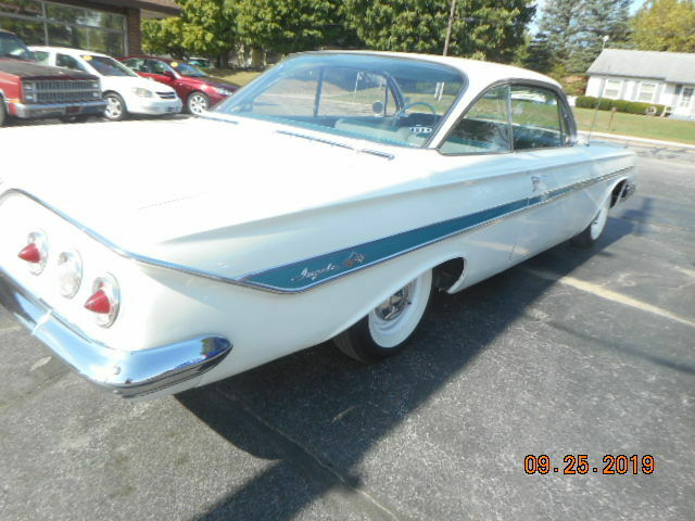 1961 White Chevrolet Impala Coupe
