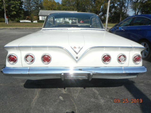 1961 White Chevrolet Impala Coupe