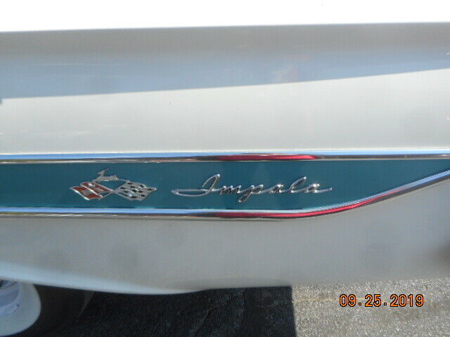 1961 White Chevrolet Impala Coupe