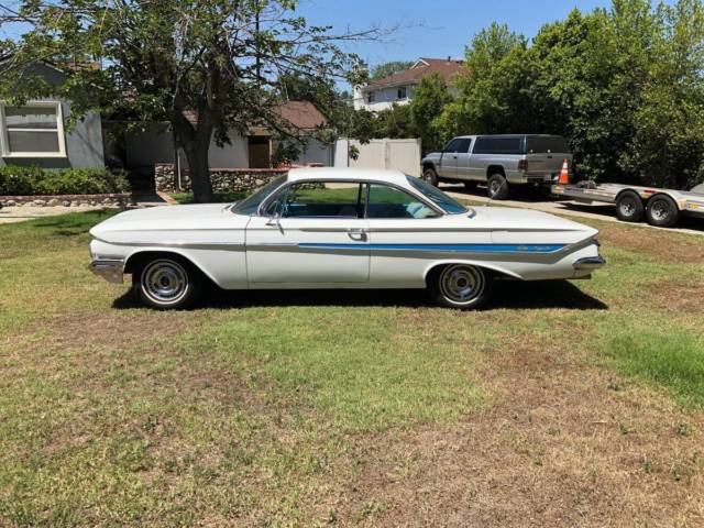 1961 White Chevrolet Impala Coupe