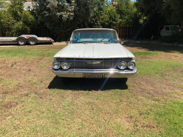 1961 White Chevrolet Impala Coupe