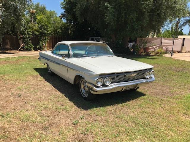 1961 White Chevrolet Impala Coupe