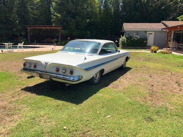 1961 White Chevrolet Impala Coupe