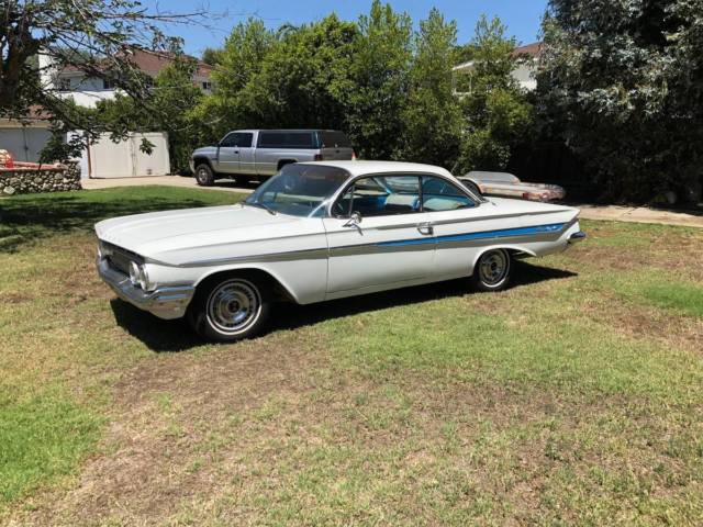 1961 White Chevrolet Impala Coupe