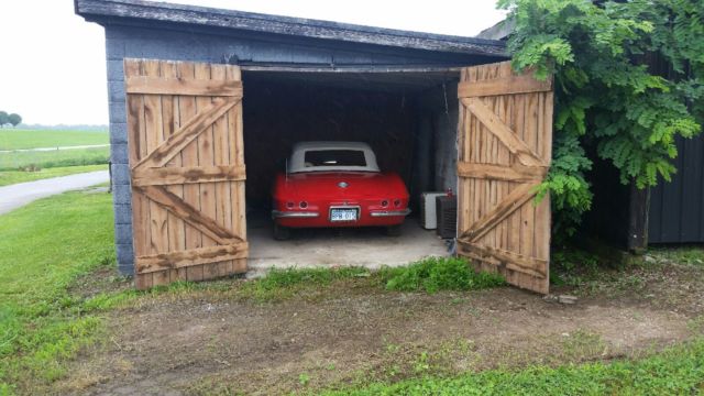 1961 Red an White Chevrolet Corvette