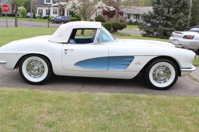 1961 White Chevrolet Corvette Convertible