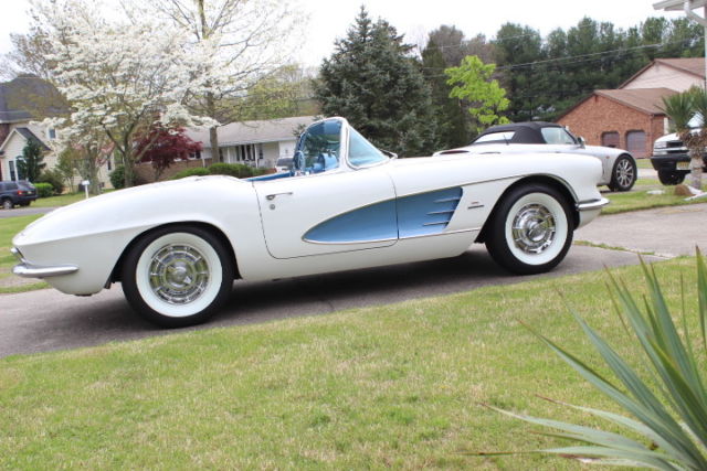 1961 White Chevrolet Corvette Convertible