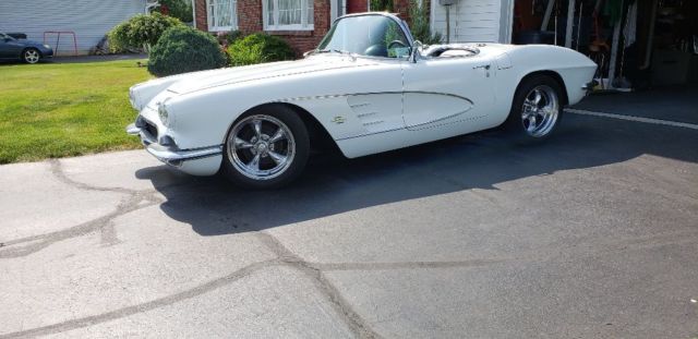 1961 White Chevrolet Corvette Convertible