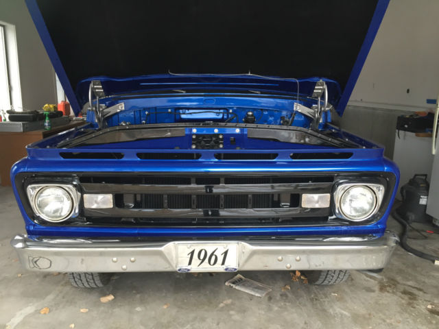 1961 Viper Pearl Blue Ford F-350 U/K