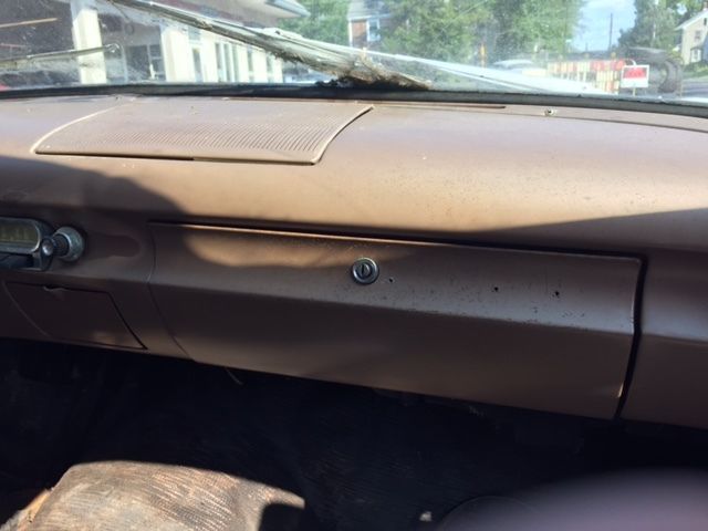 19610000 Cream Ford Fairlane U/K