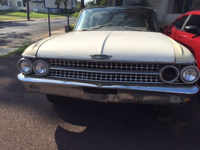 19610000 Cream Ford Fairlane U/K