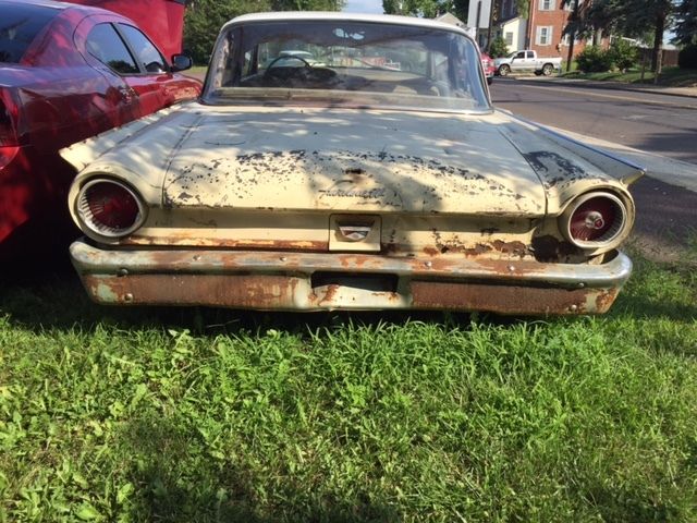 19610000 Cream Ford Fairlane U/K