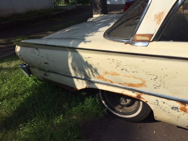 19610000 Cream Ford Fairlane U/K