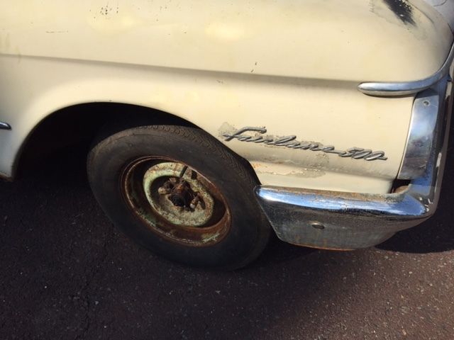 19610000 Cream Ford Fairlane U/K