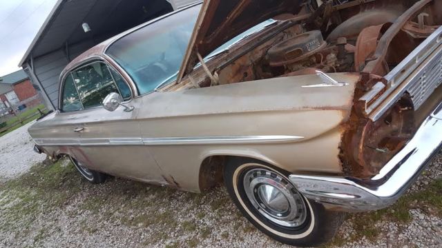 1961 Gold Chevrolet Impala