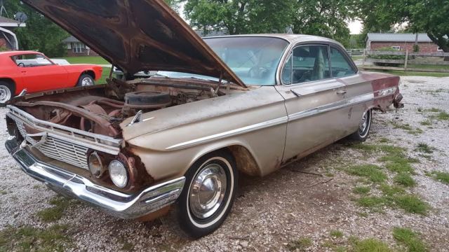 1961 Gold Chevrolet Impala